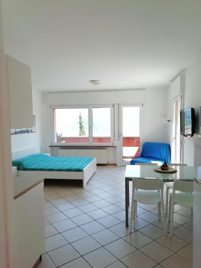Lake & Castle View Apartment Riva del Garda Exteriör bild