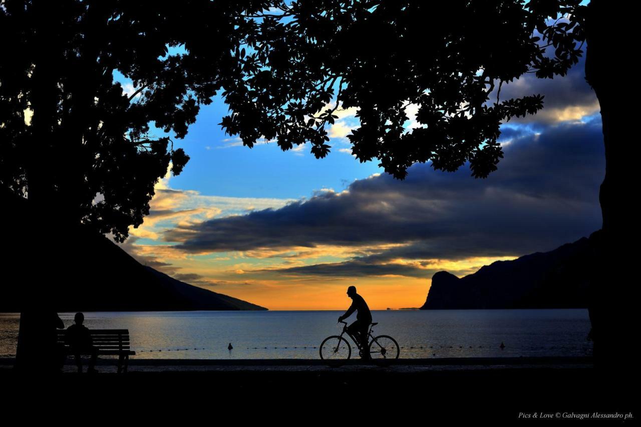 Lake & Castle View Apartment Riva del Garda Exteriör bild